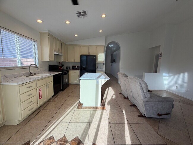 Building Photo - SINGLE-STORY HOME | GATED COMMUNITY | FLEXIBLE FURNISHING OPTIONS I 4 Bedroom Home with Private B...