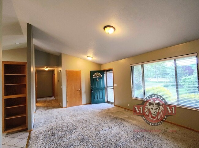 Building Photo - 5 BD 3 BA 2900 sq ft HOME IN DRAPER.