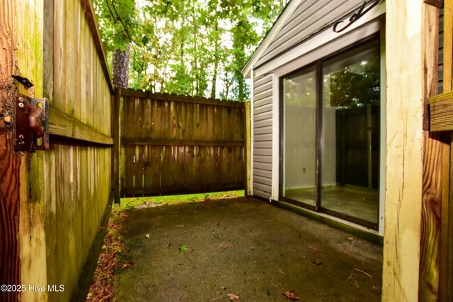 Building Photo - 103 Twinwood Dr