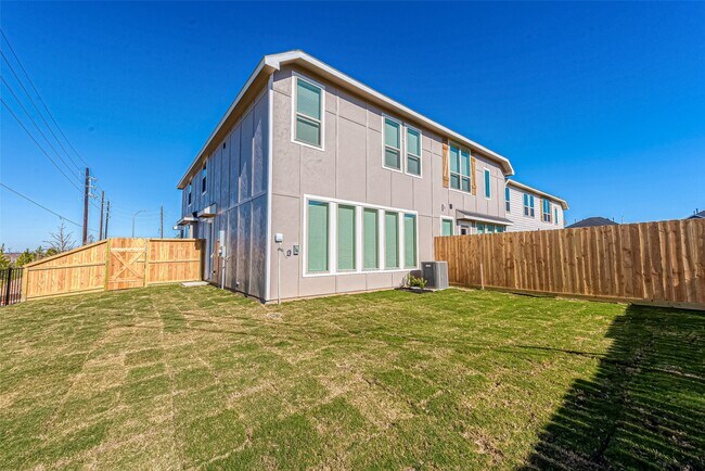 Building Photo - 5402 Holly Hvn Ct