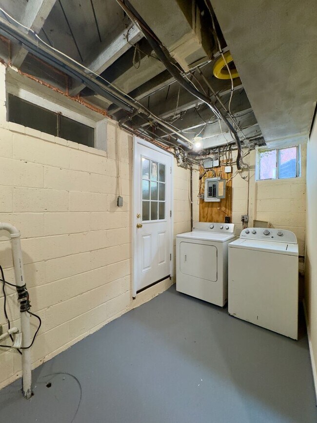 Building Photo - Charming 3 Bedroom/2 Bathroom Townhome in Violetville MD!