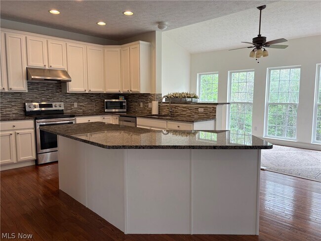 Building Photo - 4582 Devereux Drive