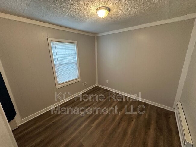 Building Photo - 109 W Hale St