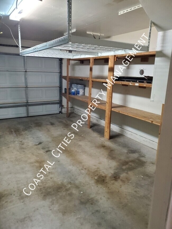 Building Photo - 10020 1/2 Base Line Rd-1