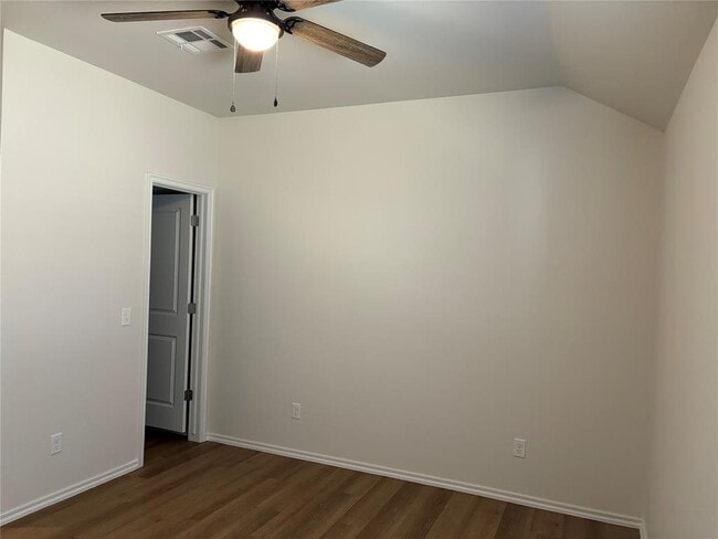 Building Photo - 819 S Wilson Ave