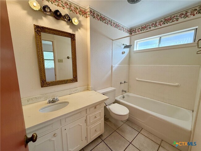 Building Photo - 1050 Elizabeth Ave