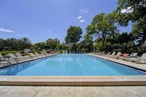 Building Photo - 3200 N Palm Aire Dr