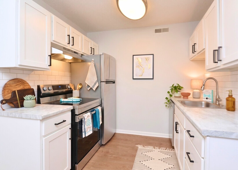Renovated 2 Bedroom at Jamestown Manor apartments - Jamestown Manor Apartments