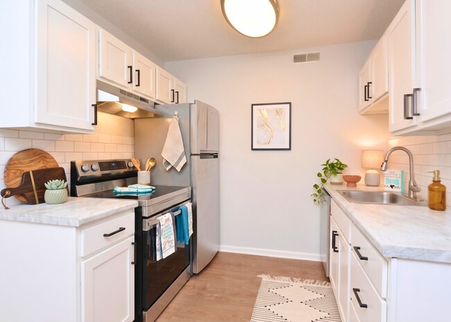 Renovated 2 Bedroom at Jamestown Manor apartments - Jamestown Manor Apartments