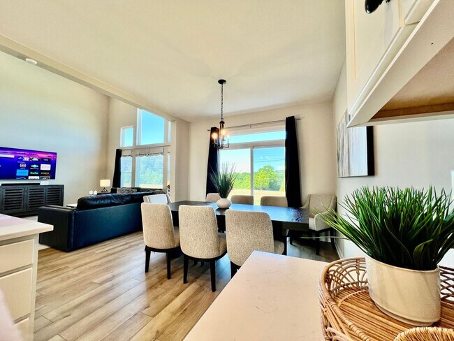Building Photo - Fully Furnished Executive Miamisburg Home