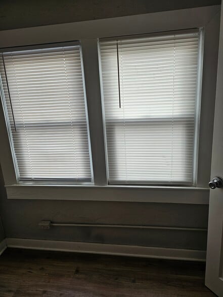 Building Photo - 613 Poplar St