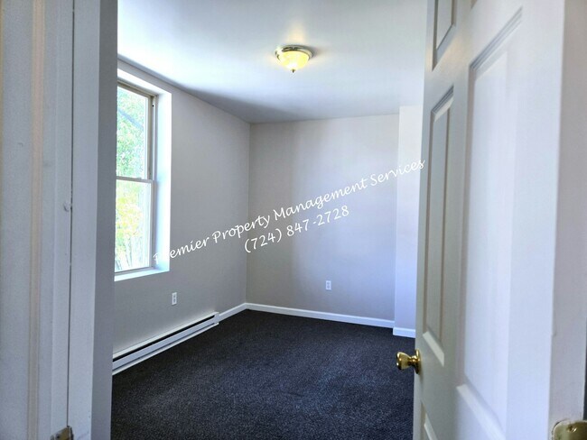 Building Photo - 211 E Wallace Ave