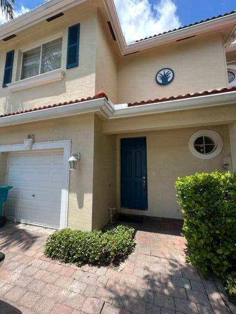 Building Photo - 3075 N Evergreen Cir