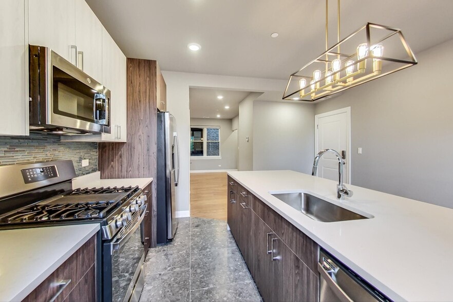 Building Photo - 6204 S Kimbark Ave