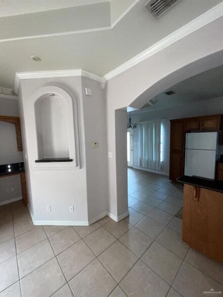 Building Photo - 618 DFW Dr