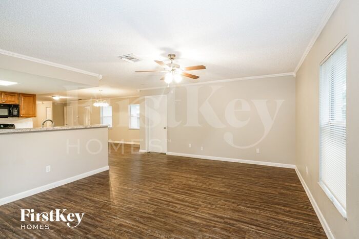 Building Photo - 812 W Sligh Ave
