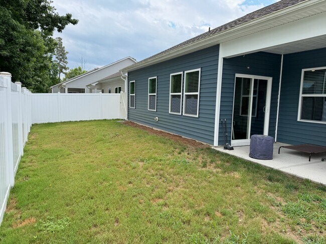 Building Photo - 2028 Bogue Ln
