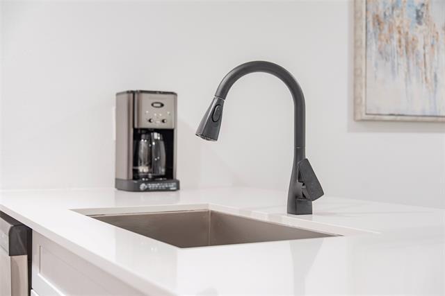 Building Photo - 606 N Marsalis Ave