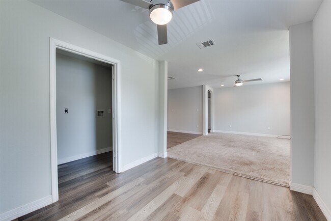 Building Photo - 7601 Springdale St