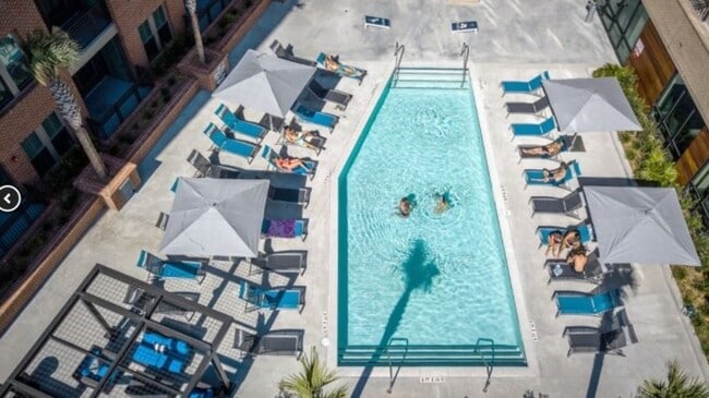 Building Photo - 99 Westedge St