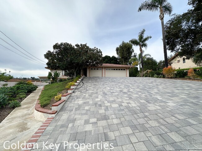 Building Photo - Beautiful home on a private, quiet street in Vista!