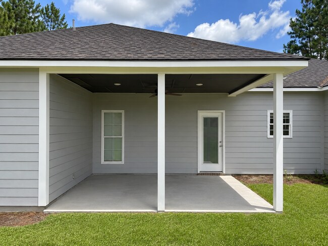 Building Photo - 5 Bedroom Home in West Lee County