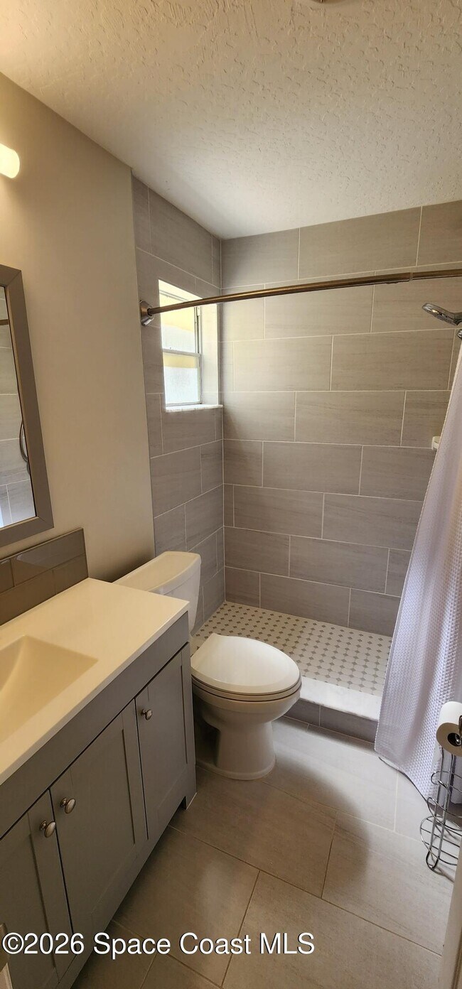 Building Photo - 310 Taylor Ave