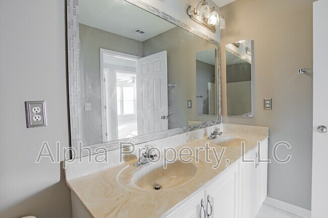 Building Photo - 120 Windsong Dr