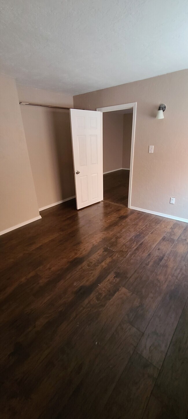 Building Photo - 1023 7th Ave N