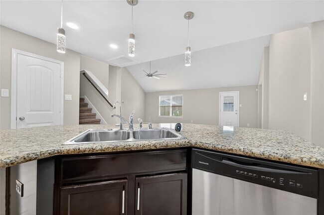 Building Photo - 3026 Village Creek Dr