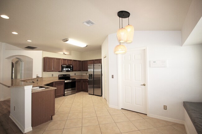 Building Photo - 6428 Waverly Green Way