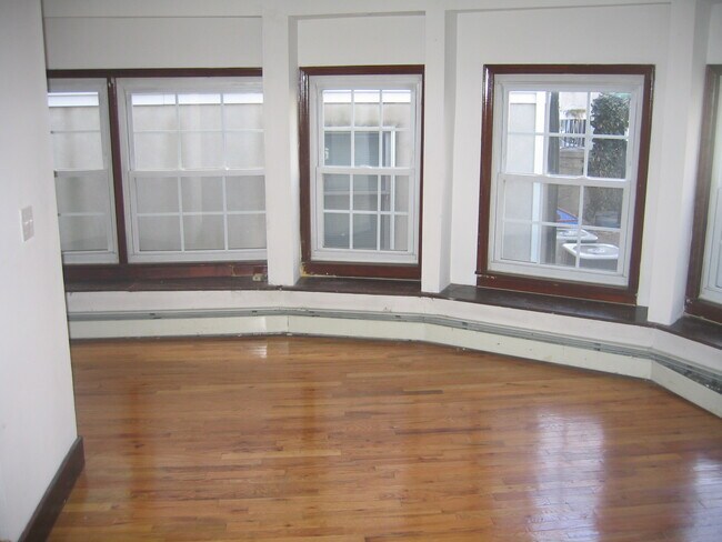 Building Photo - 16 46th St