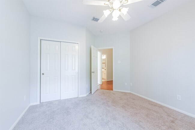 Building Photo - 14610 Farrawood Dr