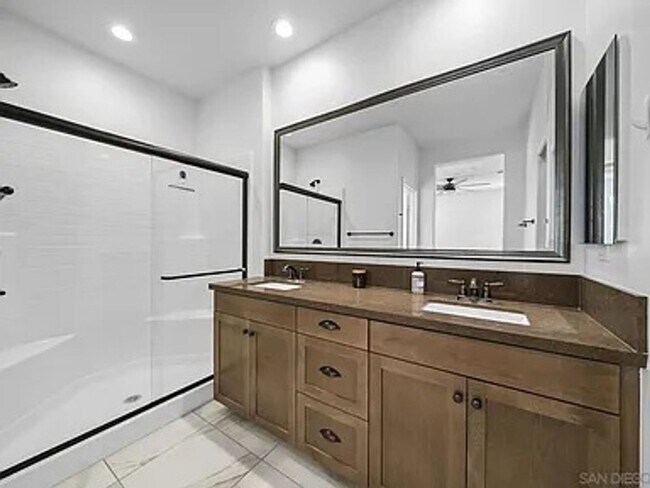 Building Photo - 524 Heron Ln