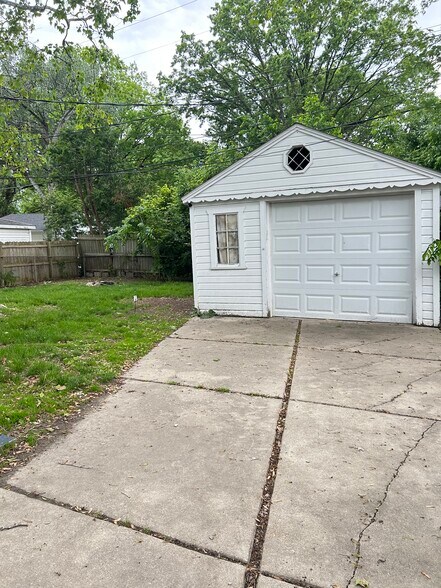 Building Photo - 28069 Brentwood St