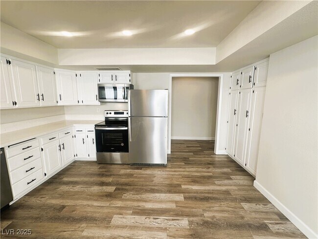 Building Photo - 4180 Blue Heron Ct