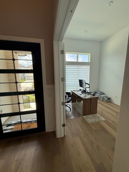 Building Photo - 5033 Carsoli Ln