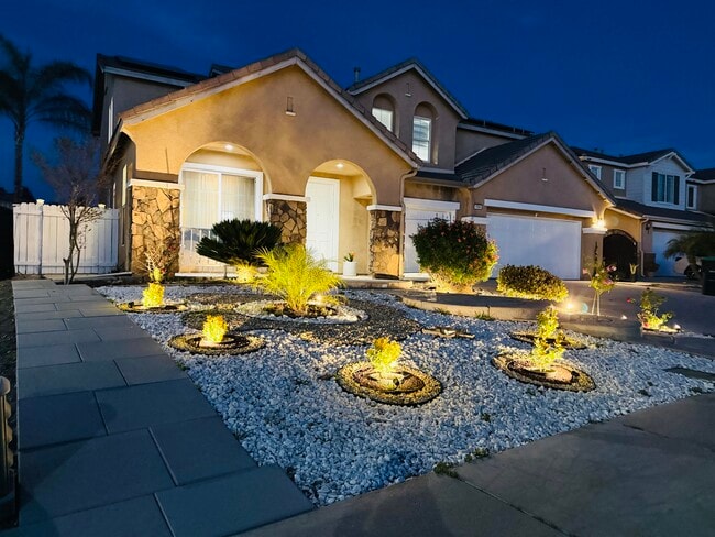 Building Photo - 1985 Meridian St