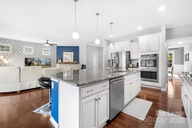 Building Photo - 5829 Dinsmore Ln