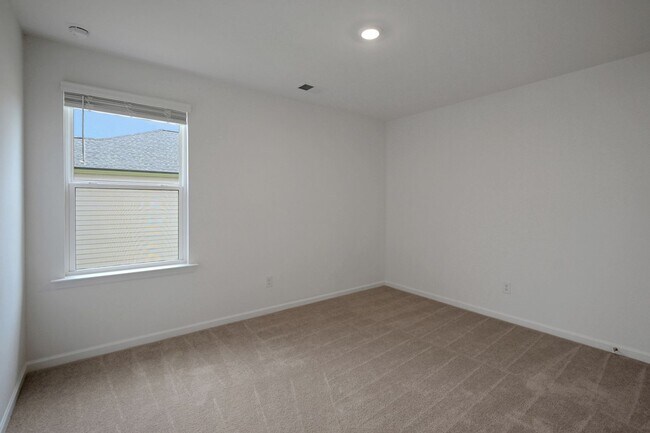 Building Photo - Stunning 4BR House in Hampton