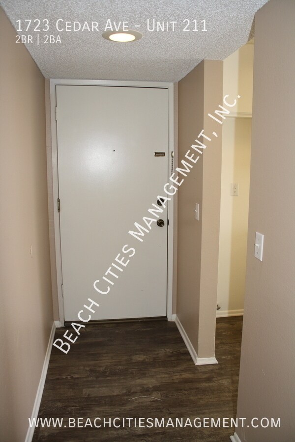 Building Photo - 1723 Cedar Ave