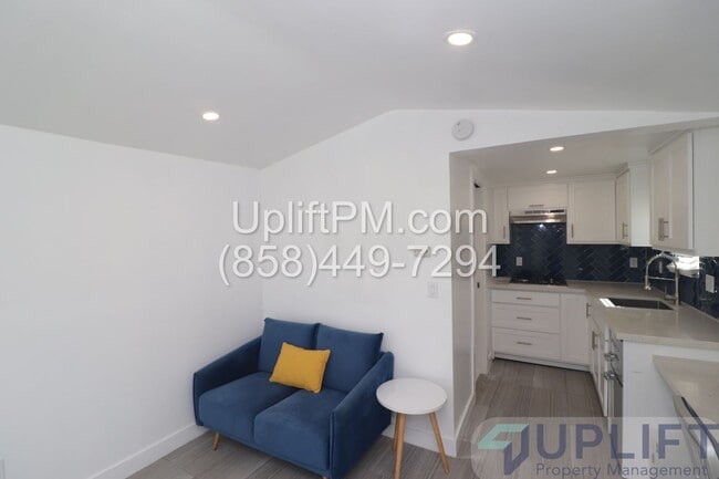 Building Photo - Modern Studio W/ patio