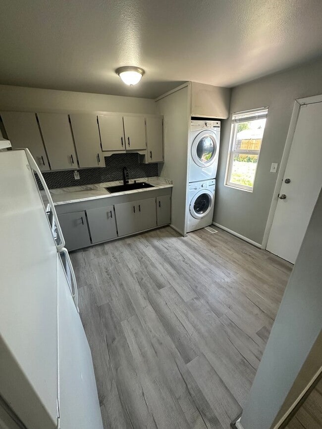 Building Photo - Beautiful 3 Bedroom Home for Rent on Chimayo