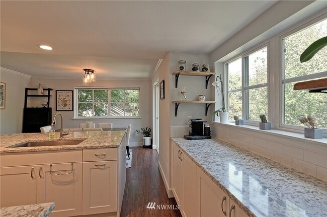 Building Photo - Fremont – Updated 2 Bedroom / 1 Bath Condo...