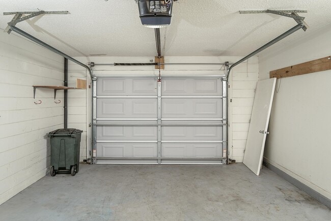 Building Photo - 1040 Dorado Dr