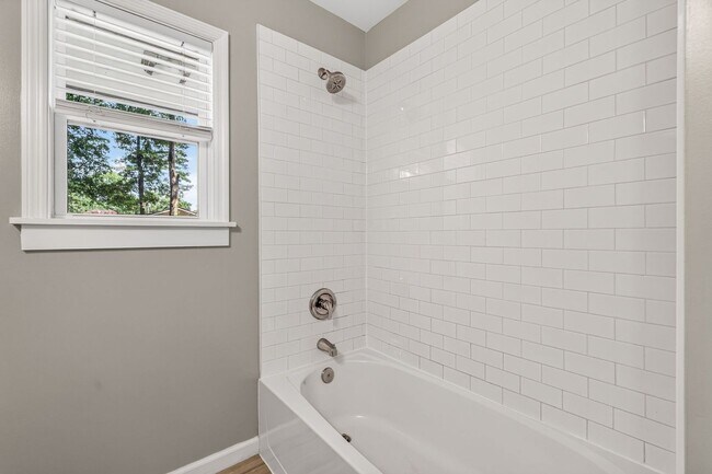Building Photo - Move-In Ready Home in Hanahan