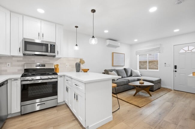 Building Photo - Newly remodeled and fully "furnished" 1 be...
