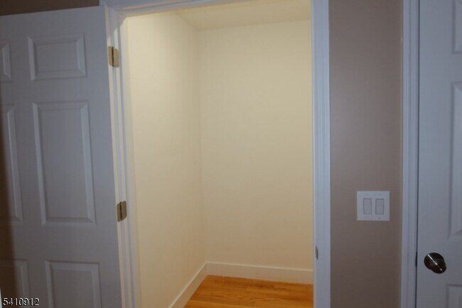 Building Photo - 298 Ridgewood Ave