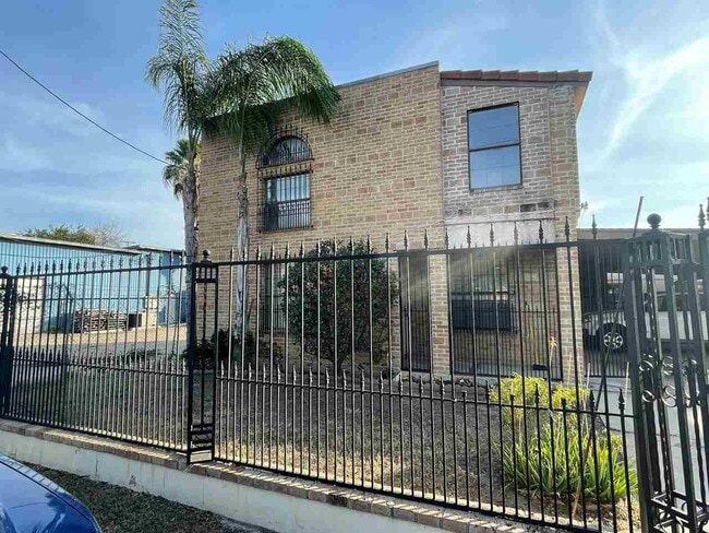 Building Photo - 262 W Calton Rd