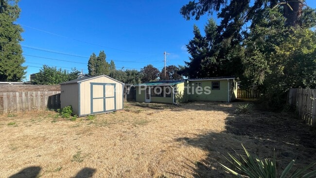 Building Photo - Charming 2 BD | 1 BA Home w/ Large Backyar...